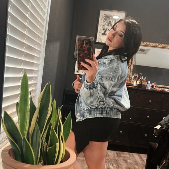 90s Style Bomber Jacket - Picture 4 of 6